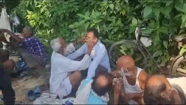 भदोही: वरुणा तट पर पितृ विसर्जन के मौके पर श्राद्धकर्म तर्पण पिण्ड दान करने वालों की लगी भारी भीड़