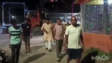 मुंगेर: लाल दरवाजा पहुंचे युवा राजद के नेता अविनाश विद्यार्थी चार मासूमों की गंगा में डूबने के बाद उनके परिजनों से किया मुलाकात