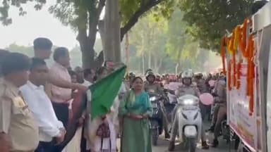 जौनपुर: हुसौनाबाद के पुलिस लाइन से मिशन शक्ति जागरूकता रैली को डी एम, व एसपी द्वारा हरी झंडी दिखाकर किया गया रवाना