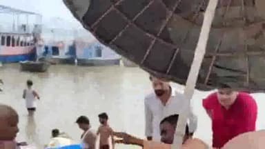 पितृ विसर्जन के अंतिम दिन वाराणसी में लोगों ने गंगा किनारे की विशेष पूजा अर्चना