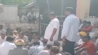 सिणधरी: चापल थान के पास हुए सड़क हादसे में महिला की मौत के बाद पीहर पक्ष के लोगों का मोर्चरी में धरना जारी