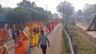 धनबाद/केंदुआडीह: भुली ए ब्लॉक दुर्गा मंदिर प्रांगण से नवनिर्मित मां दुर्गा मंदिर की प्राण प्रतिष्ठा को लेकर निकाली गई कलश यात्रा