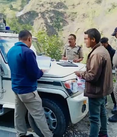 घाट: यातायात नियमों के उल्लंघन करने वाले 135 लोगों के खिलाफ चमोली पुलिस ने की चालानी कार्रवाई, ₹81 हजार वसूला जुर्माना