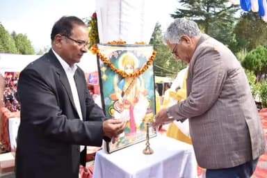 थराली: थराली के तलवाड़ी में आयोजित हुआ बहुउद्देशीय विधिक साक्षरता शिविर, HC के न्यायाधीश ने लोगों को दी कानूनी जानकारी