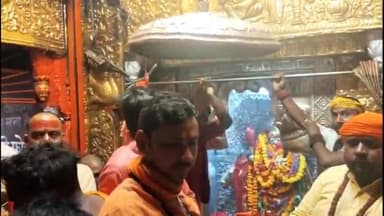 मंझनपुर: नवरात्रि के प्रथम दिन मां शैलपुत्री स्वरूप की हुई पूजा-आराधना, भक्तों ने कुबरी घाट व कालेश्वर घाट पर किया गंगा स्नान