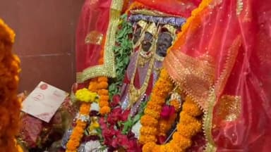 देेेवरिया: देवरही मंदिर परिसर में शारदीय नवरात्र के अवसर पर मिशन शक्ति फेज 4 के अंतर्गत डीएम ने की पूजा पाठ