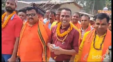 मधवापुर: मधवापुर में भारत नेपाल सीमा पर 3500 कलश के साथ नौ देवियों की निकाली गई झांकी