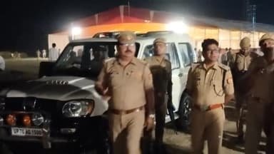 चायल: ASP समर बहादुर ने शारदीय नवरात्रि एवं आगामी त्यौहारों की दृष्टिगत चरवा पुलिस बल के साथ चरवा क्षेत्र में किया पैदल गस्त