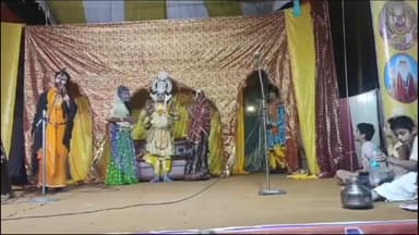 धनौरा: गजरौला रेलवे स्टेशन रोड पर चल रही श्री रामलीला का शुभारंभ करने पहुंचे पूर्व सांसद देवेंद्र नागपाल