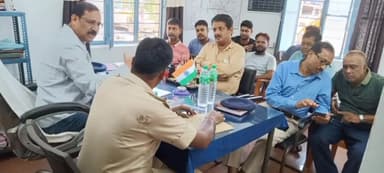 डोमचांच: डोमचांच थाना में दुर्गा पूजा के अवसर पर पूजा समिति के सदस्यों और डीजे संचालकों के साथ बैठक संपन्न