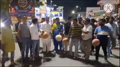 अजमेर: पानी की समस्या को लेकर 9 नंबर पेट्रोल पंप के पास किया गया प्रदर्शन मटका फोड़ कर किया गया प्रदर्शन