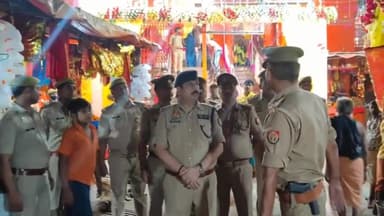 मंझनपुर: नवरात्रि के दौरान भी जिले में कानून व्यवस्था बनाए रखने के लिए रविवार रात एसपी ने कड़ा सहित कई जगहों का भृमण किया