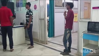 गुमला: चाहा चेटर क्षेत्र स्थित मोबाइल टावर में काम करने के दौरान एक युवक के हाथ की उंगली कटी, अस्पताल में कराया गया भर्ती