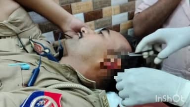 एत्मादपुर: एत्मादपुर क्षेत्र में निकलने वाली रामबारात में अपाचे सवारों को रोकना दरोगा कौशल शाहू को पड़ा भारी,दरोगा को सड़क पर घसीटा