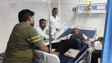 झालरापाटन: असनावर कस्बे में अज्ञात वाहन की टक्कर से बाइक सवार युवक गंभीर रूप से हुआ घायल अस्पताल में भर्ती