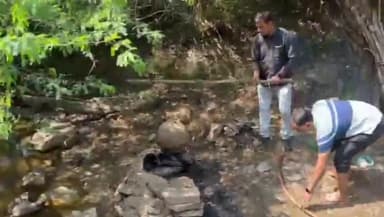 गिर्वा: गोवर्धनविलास पुलिस ने थाना क्षेत्र से 600 लीटर अवैध महुवे का वॉश, शराब बनाने की 2 भट्टीयां व उपकरण किये नष्ट