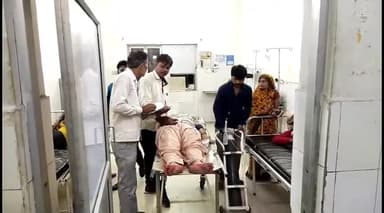 इटावा: विकास कॉलोनी में महिला ने फांसी लगाकर किया आत्महत्या का प्रयास, गंभीर हालत में सैफई मेडिकल कॉलेज रेफर