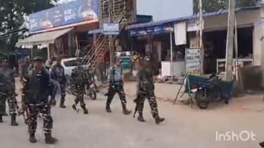 सुकमा: आचार संहिता के मद्देनजर कोण्टा नगर की सड़कों पर पुलिस और सुरक्षाबलों ने निकाला फ्लैग मार्च