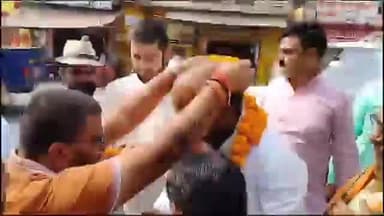 हमीरपुर: सुमेरपुर के नगर पंचायत टाउन हॉल में मेरी माटी मेरा देश के तहत आयोजित हुआ कार्यक्रम