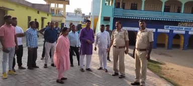 डोमचांच: डोमचांच थाना प्रभारी व अंचल अधिकारी ने किया विभिन्न पूजा पंडालून का निरीक्षण