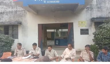 डोमचांच: दुर्गा पूजा को लेकर नवलशाही थाना परिसर में शांति समिति की बैठक संपन्न