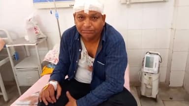 मुरादाबाद: लाजपत नगर में दो पक्षों में मकान को लेकर हुए विवाद में युवक के सिर पर हथौड़े से किया वार, घायल जिला अस्पताल में भर्ती