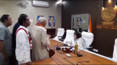 सुल्तानपुर: कलेक्ट्रेट सभागार में जन समस्याएं सुनने के दौरान जिलाधिकारी हुई सख्त, दिए त्वरित कार्रवाई और निस्तारण के निर्देश