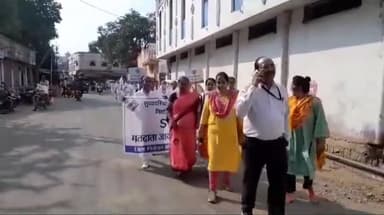 मंदसौर: गांधी चौराहा से मतदाता जागरूकता को लेकर निकाली गई पैदल रैली कॉलेज की छात्र एवं जिला अस्पताल की नर्स रही शामिल