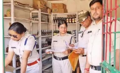 सिंगरौली: जनपद में आबकारी अधिकारी ने जिले में अवैध शराब बेचने वालों की जानकारी देने के लिए जारी किया टोल फ्री नंबर