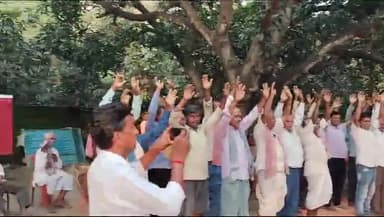 पोड़ैयाहाट प्रखंड के द्रोपद गांव में तेली समाज की बैठक, जिला कमेटी की उपस्थिति में प्रखंड कमेटी का गठन किया गया