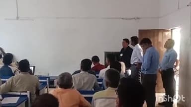 सुकमा: सुकमा के स्वामी विवेकानंद परिसर में कलेक्टर हरीश ने मतदान अधिकारियों के प्रशिक्षण का किया अवलोकन