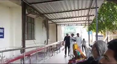 देवघर: देवघर के KKN स्टेडियम में क्रिकेट खेलने के दौरान खिलाड़ी हुआ घायल, बेहतर इलाज के लिए हायर सेंटर रेफर।