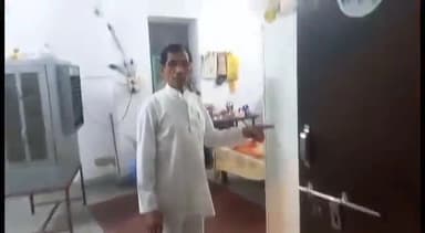 जोधपुर: सिवाची  गेट इलाके में अत्यधिक बिजली का वोल्टेज आने से इलेक्ट्रिक उपकरण हुए खराब, बिजली विभाग की टीम पहुंची मौके पर