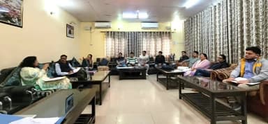 कर्णप्रयाग: चमोली: अपर सचिव चिकित्सा स्वास्थ्य एवं परिवार कल्याण ने स्वास्थ्य केंद्र गोचर व कर्णप्रयाग का स्थलीय निरीक्षण व्यवस्थाएं परखी