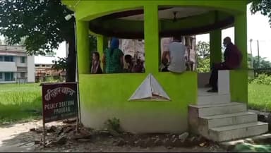 परिहार: परवाहा चौक पर लोगों को जुटता देख शराब का बैग व बाइक छोड़कर भाग निकला तस्कर