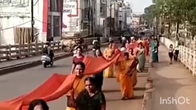 गुना: सोनी कॉलोनी महादेव मंदिर से महिलाओं ने निकाली 51 फीट लंबी चुनरी यात्रा, बजरंगड़  स्थित बीसभुजा माता मंदिर पर की अर्पण