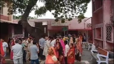 2 दिन के नवजात शिशु की हुई मौत तो परिजनों ने काटा हंगामा पूरा मामला उरई में स्थित महिला अस्पताल का है