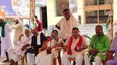 मंसूरचक: चेरिया बरियारपुर में आयोजित महागठबंधन की बैठक में पहुंचे मंसूरचक प्रखंड के प्रतिनिधि