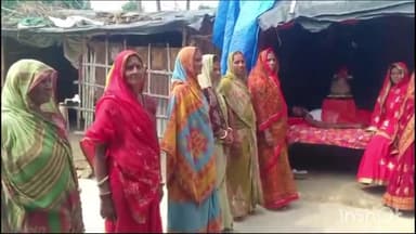 उजियारपुर: लोहागीर में एक शख्स अपने सीने पर कलश रखकर कर रहा है मां दुर्गा की आराधना