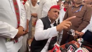 सुल्तानपुर: डॉ.घनश्याम तिवारी की हत्या पर बोले अखिलेश यादव- क्या सरकार ने उनके परिवार के बच्चों को गले लगाया