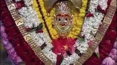 नवरात्रि के तीसरे दिन वाराणसी में चंद्रघंटा मां के दरबार में जुटे भक्त, हजारों की संख्या में लोगों ने किया दर्शन