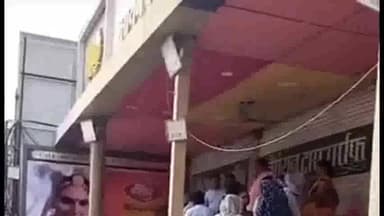 वाराणसी में आयकर विभाग का नारायण दास दुकान पर छापा मारी की