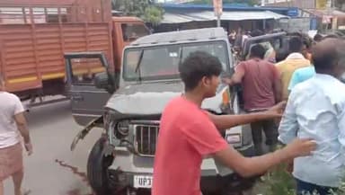 करनैलगंज: पिपरी पेट्रोल टंकी के पास स्कार्पियो व थार जीप की हुई टक्कर में थार जीप चालक युवक घायल,स्थानीय लोगों ने भेजवाया अस्पताल