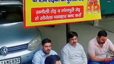 पानीपत: बीजेपी के युवा नेता हिमांशु शर्मा ने सड़क मार्गों की खस्ता हालत होने पर निगम कार्यालय के बाहर दिया धरना