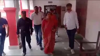 जौनपुर: नगर पालिका में आज नगर पालिका अध्यक्ष मनोरमा मौर्या ने जनसुनवाई केंद्र का किया निरीक्षण व ली जानकारी