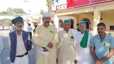 मुरादाबाद: कलेक्ट्रेट सभागार में आयोजित किसान समाधान दिवस में किसानों ने डीएम को अपनी समस्याओं से कराया अवगत