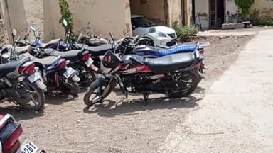 पिड़ावा: शराब पीकर वाहन चलाने वालों पर पुलिस की कार्रवाई, पिड़ावा के सात ड्रम चौराहे से दो वाहन चालकों किया गिरफ्तार, वाहन जप्त