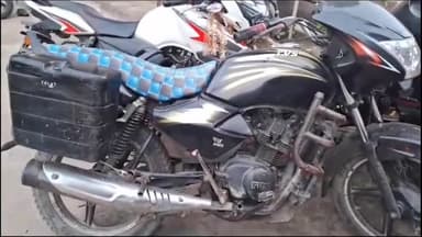 अररिया: शिवपुरी के समीप बिना नंबर की बाइक से 20 बोतल विदेशी शराब बरामद, पुलिस ने आरोपी को किया गिरफ्तार