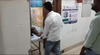 देवघर: मोहनपुर थाना क्षेत्र के जयपुर मोड़ में बाइक बाइक की टक्कर में युवक घायल, देवघर सदर अस्पताल में भर्ती।