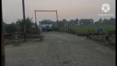 पानीपत: गोल्डन बॉय नीरज चोपड़ा के गांव में जाने वाली सड़क पर  मौत का खतरा, रेलवे विभाग कर रहा हादसे का इंतजार,चौंकी न कर्मचारी।